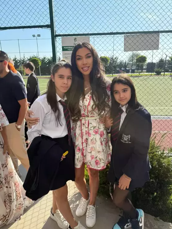 pepe-si-raluca-pastrama-au-fost-alaturi-de-fetele-lor-in-prima-zi-de-scoala-1