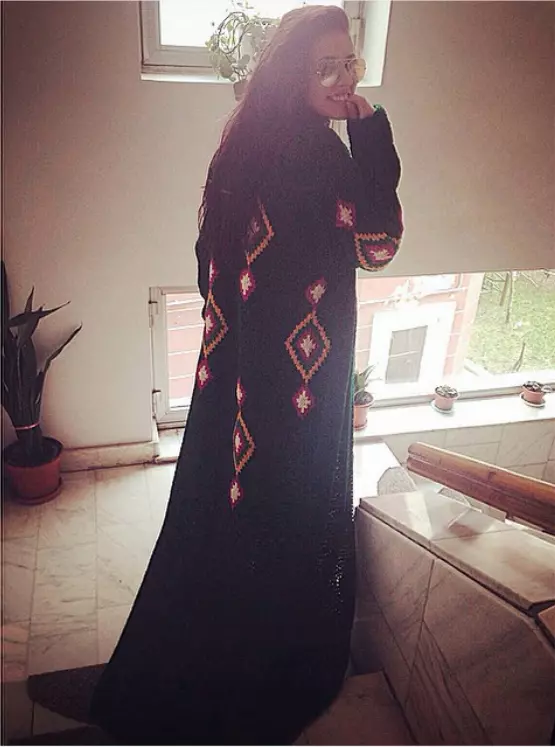 Antonia poarta cu mandrie tinute inspirate din portul traditional romanesc