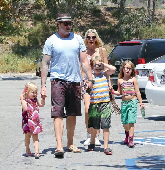 Tori Spelling, Dean McDermott alături de copiii lor