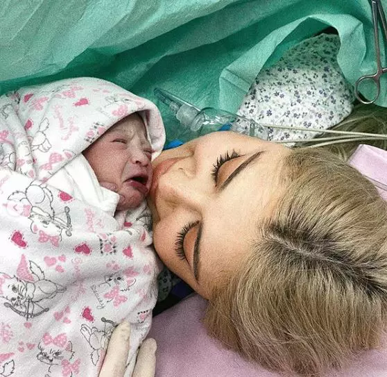 Irina-Deaconescu-a-născut-2