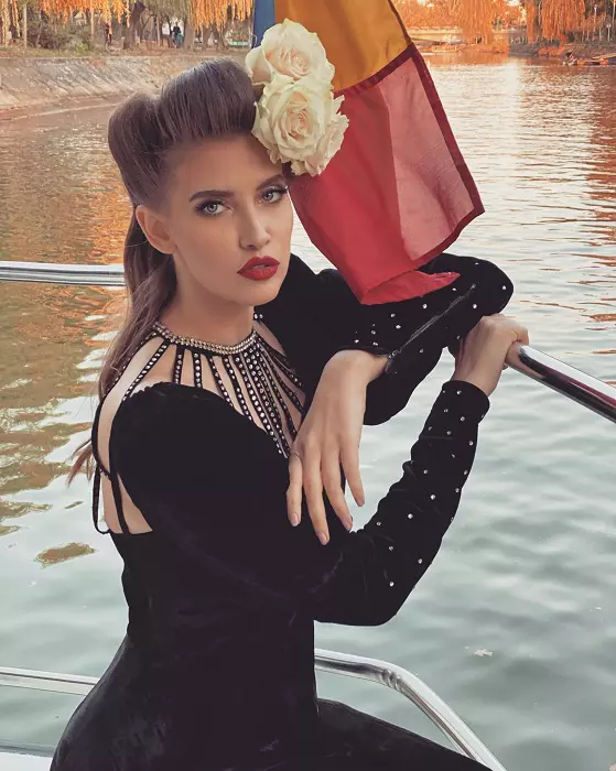Iulia Albu, despre stilul vestimentar al Andreei Tonciu: "Nici Paris Hilton, după o noapte de beție, nu ar purta așa ceva!"