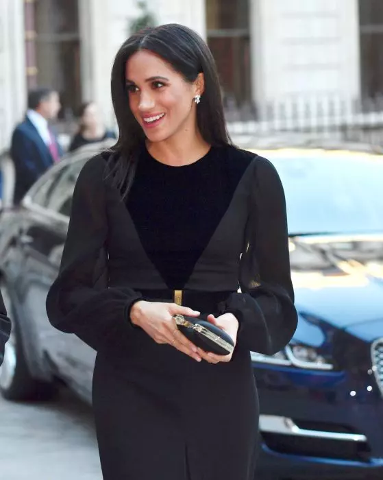 Au luat Kate Middleton și Meghan Markle lecții de etichetă?