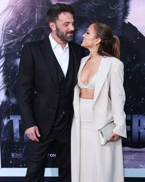 Jennifer Lopez și Ben Affleck, sărut pe covorul roșu