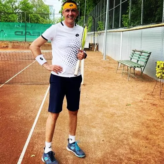 Cosmin Cernat, prezentatorul emisiunii „Insula de 1 milion”, de la Kanal D
