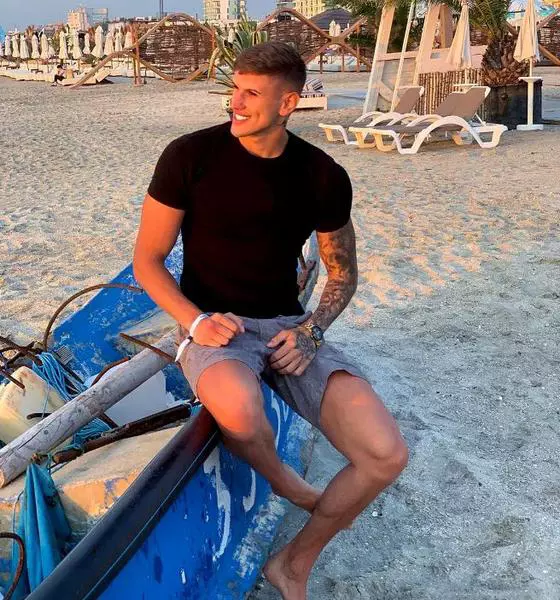 alex-delea-survivor3