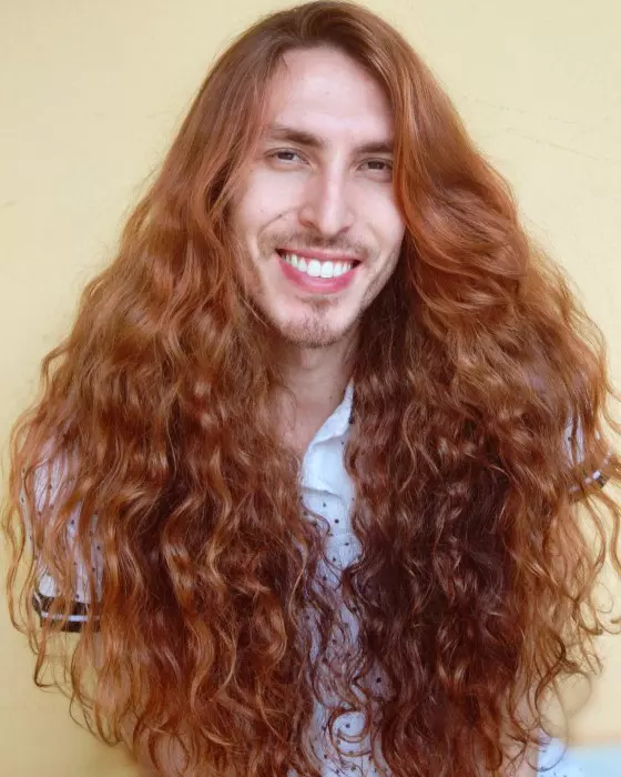 Cristiano Braga modelul cu par lung si roscat