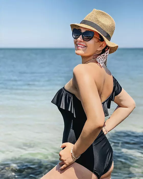 Cele mai sexy vedete din Romania in costume de baie_Ela Craciun