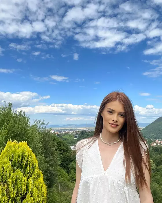 Teodora Marcu de la "Insula Iubirii" a născut o fetiță