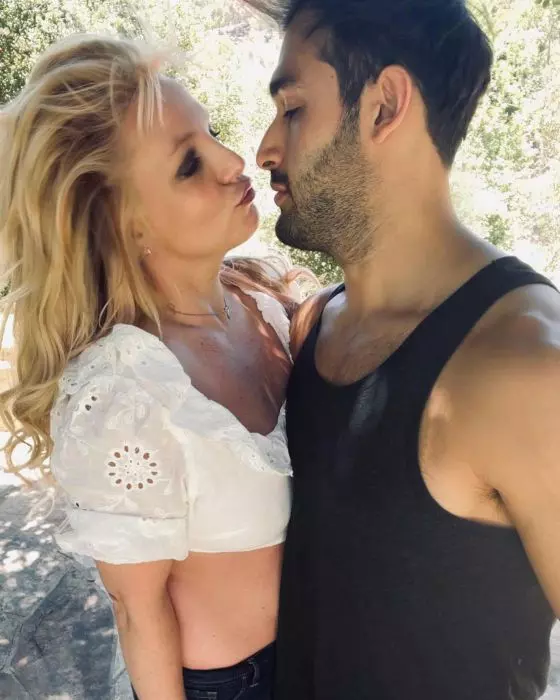 Britney si Sam