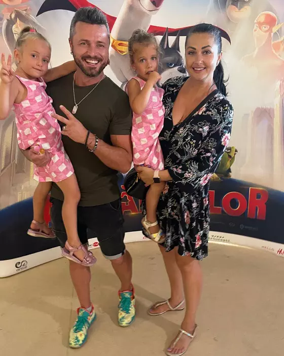 Gabriela Cristea și Tavi Clonda și-au mutat fetițele de la grădinița privată la cea de stat. "Au fost niște discuții acolo"
