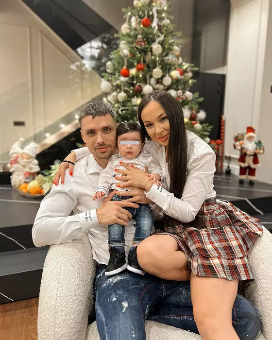 Fast și opulență în casele vedetelor, de Crăciun. Dana Budeanu, Simona Gherghe, Loredana, Vlăduța Lupău, Oana Zăvoranu - imagini din intimitatea căminelor decorate feeric