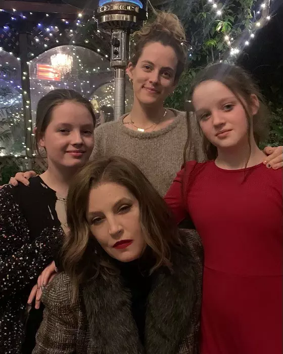 Ce se va întâmpla cu gemenele minore ale Lisei Marie Presley. În grija cui ar putea ajunge