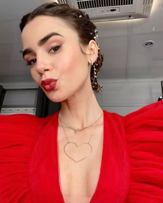 Lily Collins a dezvăluit că a fost abuzată emoțional 2