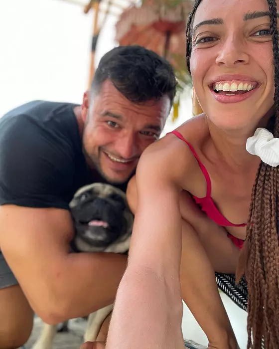 Cine este și cum arată logodnica lui Remus Boroiu. Fostul concurent de la "Survivor" locuiește cu ea în Bali