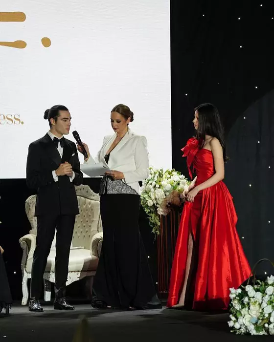 gala atipic beauty