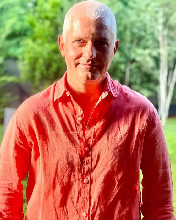 virgil-iantu-in-camasa-rosie