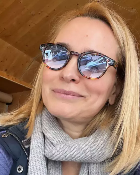 andreea-esca-cu-ochelari-de-soare