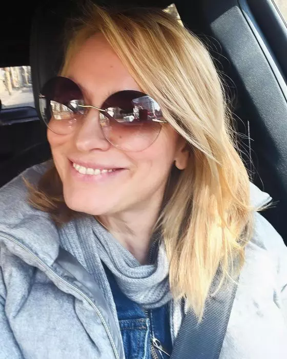 andreea-esca-in-masina