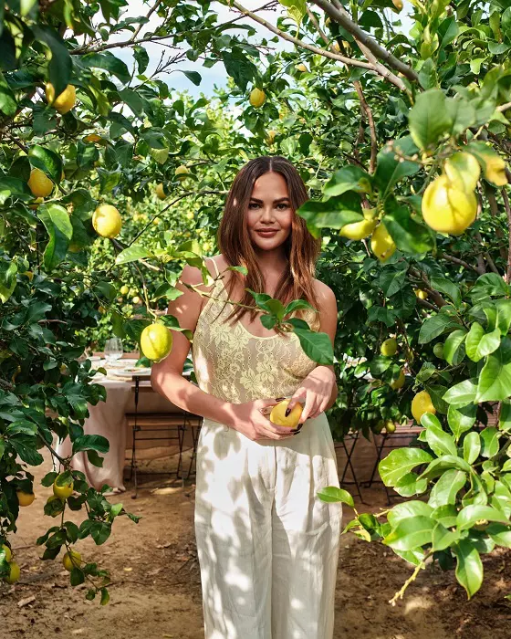 Chrissy Teigen 55