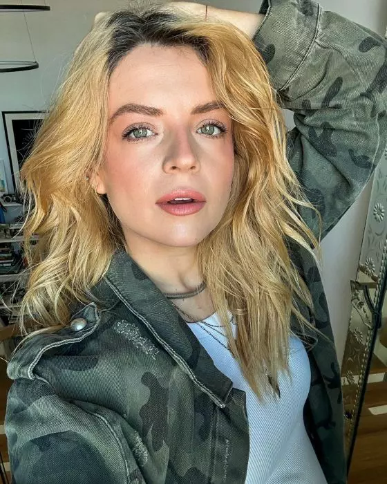 victoria-raileanu-selfie