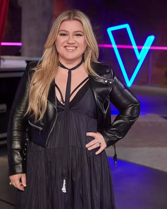 Kelly Clarkson 22
