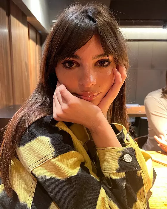 Emily Ratajkowski 33