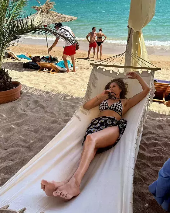 Romanița Iovan în costum de baie