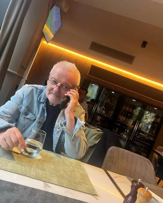 irinel columbeanu vorbind la telefon