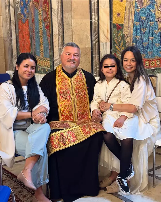 andreea raicu la biserica de paste