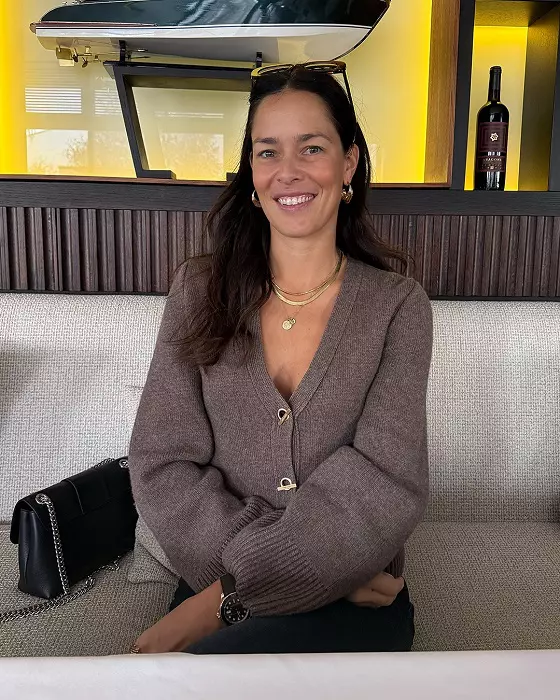 Ana Inavnovic 9
