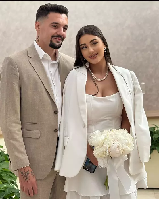 adrian petre si iubita