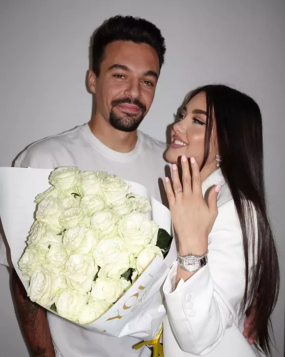 adrian petre si logodnica