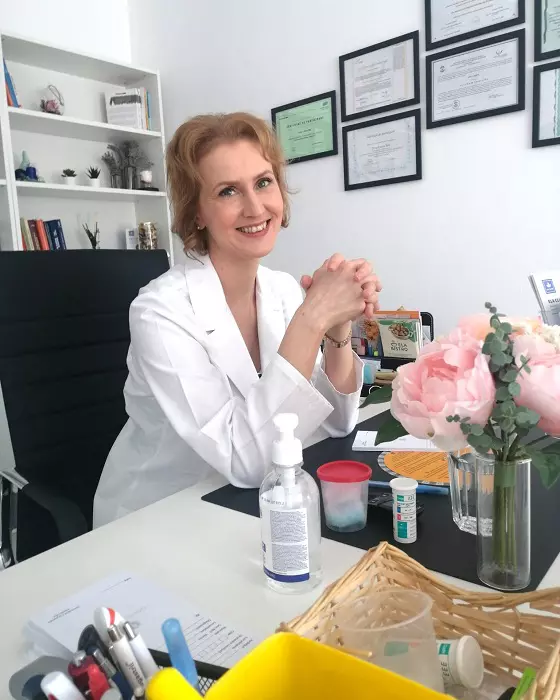 dr Laura Ene 1