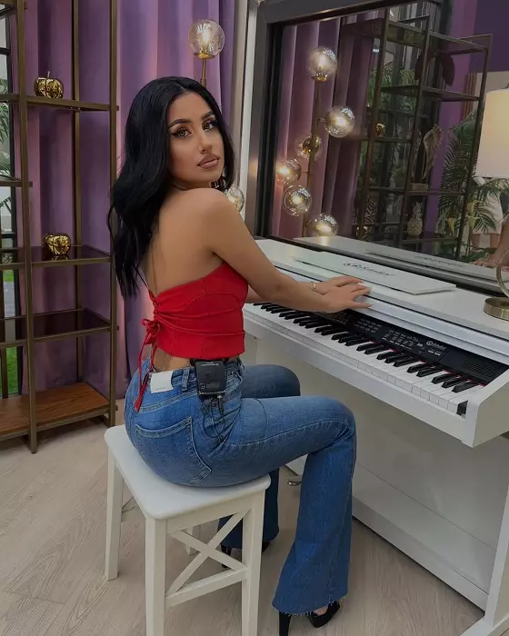 rebecca toma