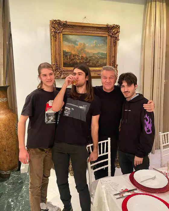 cum-arata-baietii-lui-Dan-Bittman-10