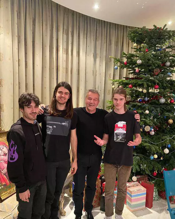 cum-arata-baietii-lui-Dan-Bittman-11