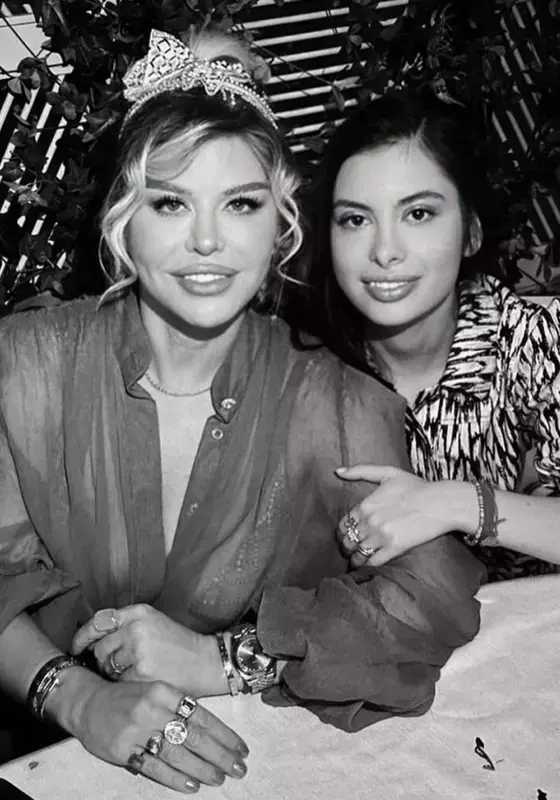 loredana-groza-zi-de-nastere-4-897x1024-1