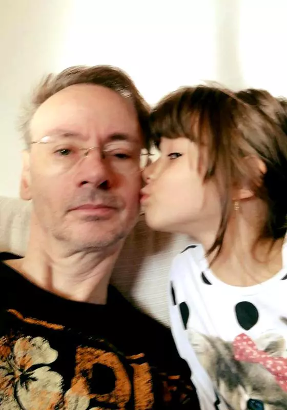 Mikaela, alături de tatăl ei, Mihai Albu