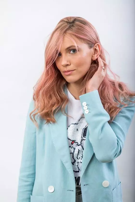 andreea-ibacka-are-parul-roz-1