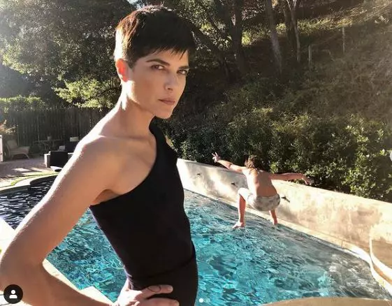 2021-02-26-15_01_31-Selma-Blair-@selmablair-•-Instagram-photos-and-videos