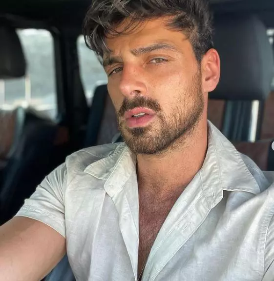 Michele-Morrone-nu-e-gay-8