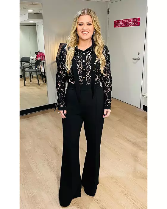 Kelly Clarkson 44