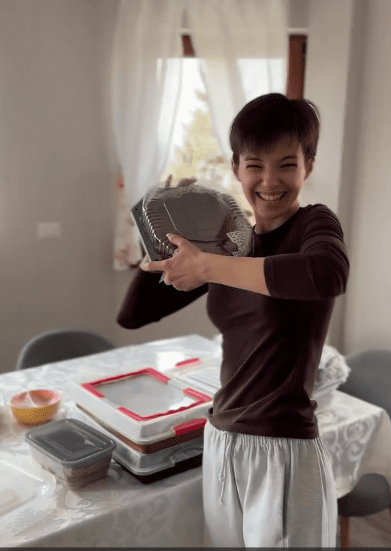 Karina-Jianu-cu-mama-in-bucatarie-1
