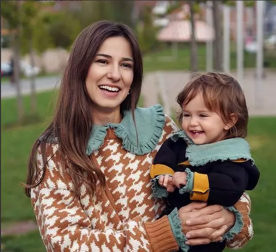 Dana Rogoz si Lia