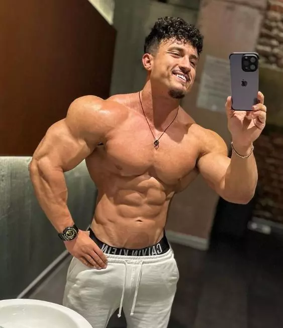 cine-este-andrei-bordeianu-concurent-la-love-island-romania-muschii-nu-inseamna-doar-look-7