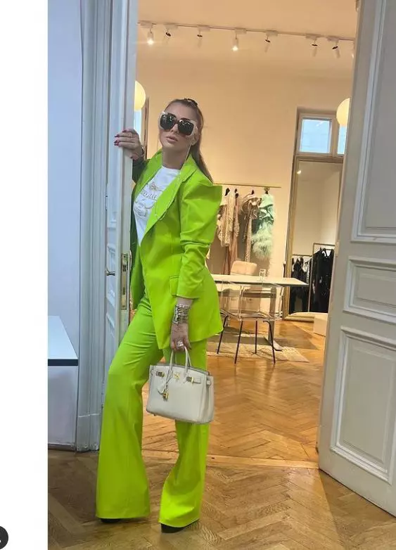 Anamaria-Prodan-costum-verde