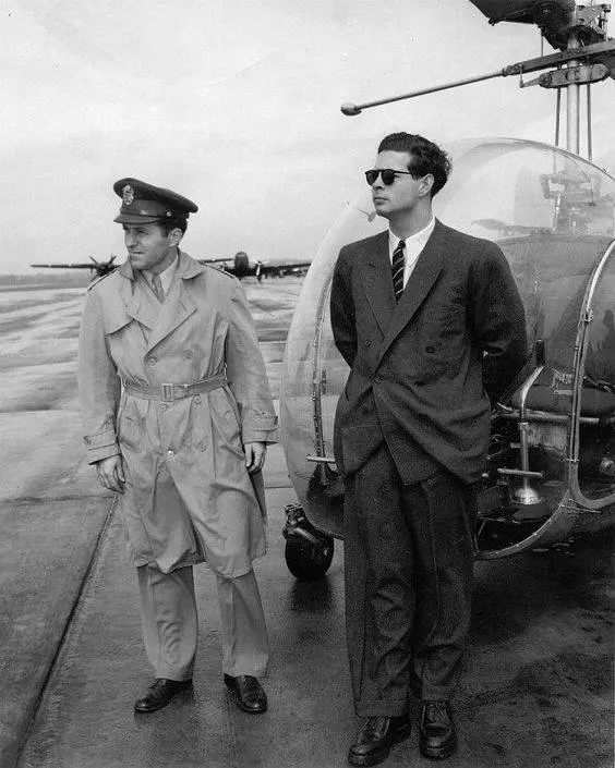 Pe vremea când era pilot și trăia din asta.