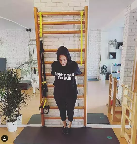 2021-03-01-17_01_44-andreea-ioana-@andreeaesca--instagram-photos-and-videos