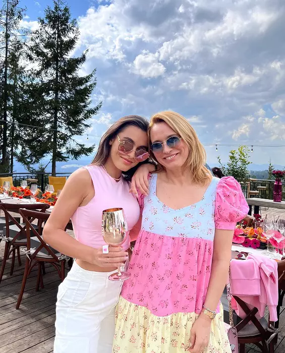 Alexia Eram, despre salariul Andreei Esca și ajutorul financiar al părinților: "Mama e foarte mândră!"