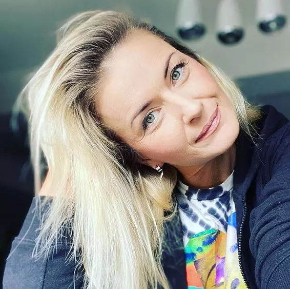 Elwira Petre blond
